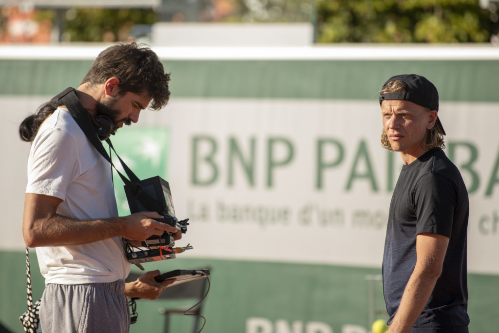 Interview de Quentin Reynaud, auteur et réalisateur de “Cinquième Set” et lauréat des Coups de cœur de Lecteurs Anonymes ! 2 © 2020 – 22H22 FILMS DU CRU CINE @ APOLLO FILMS STUDIOCANAL PRAESENS FILM GAPBUSTERS Photo Marie Camille Orlando2 1024x683 1